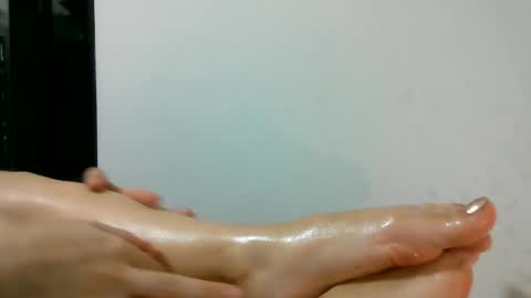 MyFeetAsYourTreat online show from June 29, 1:35 am