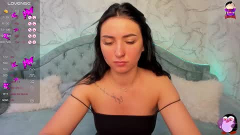 Snapshot of flufyfoxx chatting on October 2, 12:09 am Lina online show from October 2, 12:09 am