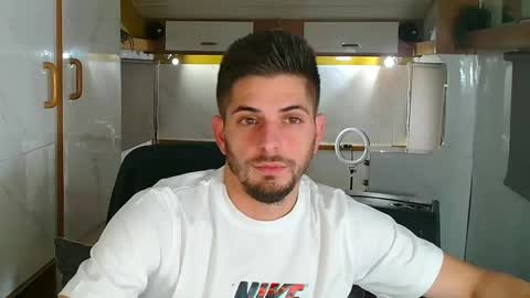 independent model online show from October 20, 5:18 pm