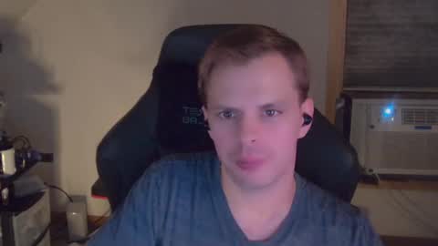 Snapshot of forever_broken chatting on October 3, 5:05 am forever_broken online show from October 3, 5:05 am