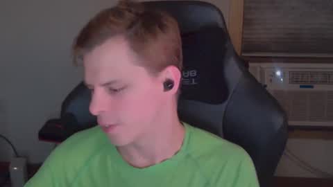 Snapshot of forever_broken chatting on October 26, 4:35 am forever_broken online show from October 26, 4:35 am