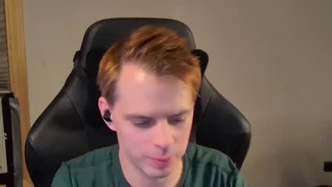 Snapshot of forever_broken chatting on December 2, 5:51 am forever_broken online show from December 2, 5:51 am