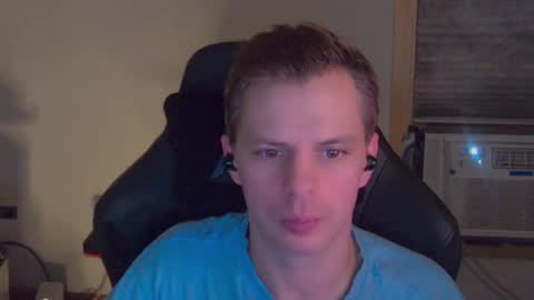 Snapshot of forever_broken chatting on October 27, 5:07 am forever_broken online show from October 27, 5:07 am