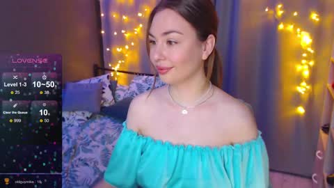Julia online show from December 3, 1:14 am