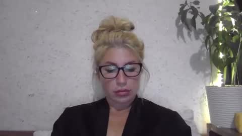 Snapshot of fox_red_lady7 chatting on October 4, 7:33 pm fox_red_lady7 online show from October 4, 7:33 pm