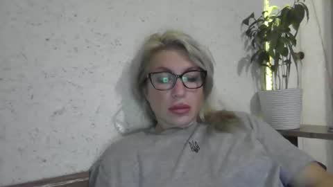Snapshot of fox_red_lady7 chatting on October 24, 7:14 pm fox_red_lady7 online show from October 24, 7:14 pm
