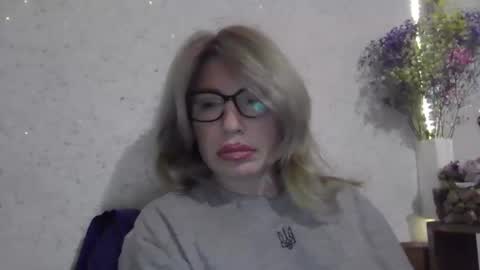 fox_red_lady7 online show from February 25, 9:51 pm