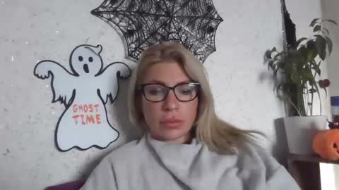 fox_red_lady7 online show from October 30, 7:09 am