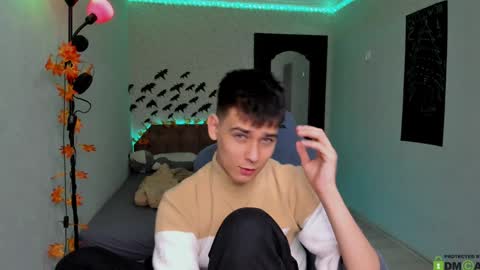 Foxicfu online show from December 5, 10:50 am