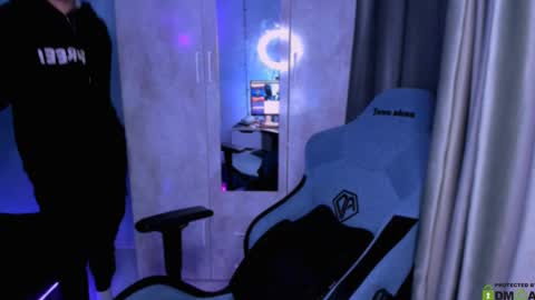 Foxicfu online show from March 6, 3:13 pm