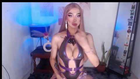 Snapshot of foxy_goddess chatting on October 14, 12:46 am foxy_goddess online show from October 14, 12:46 am