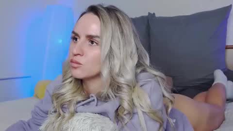 Foxy Kimmi online show from December 5, 7:40 am