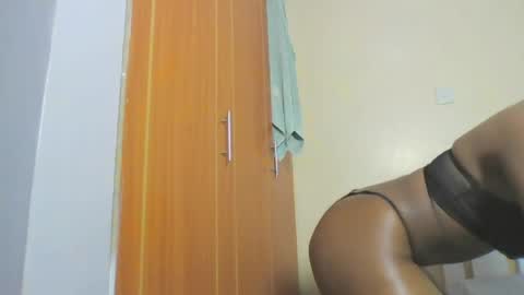 foxyatmidnite online show from June 25, 12:29 am