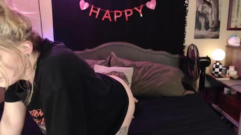 Mallory Koxx online show from February 20, 7:34 am