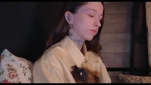 fran_bow online show from July 27, 11:07 am