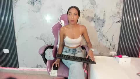 Laura online show from February 6, 7:38 pm