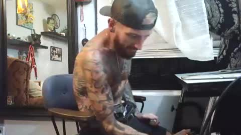 Frankie DRay   LikeFollowShareBuild online show from June 21, 1:56 am