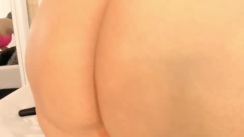 Snapshot of fransheska_mon chatting on October 4, 3:21 pm Fransheska online show from October 4, 3:21 pm