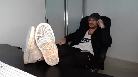 Snapshot of fraser_guilen chatting on February 4, 3:00 am Fraser online show from February 4, 3:00 am