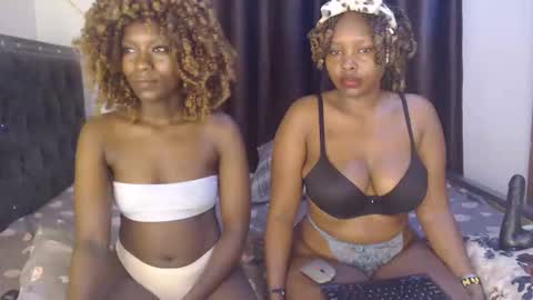 Snapshot of freakyshewolf1 chatting on October 22, 4:26 am freakyshewolf1 online show from October 22, 4:26 am