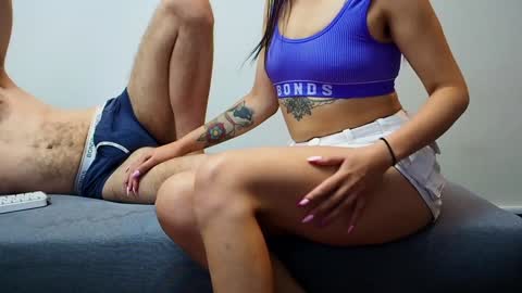 frecklesandjames online show from December 16, 6:53 am