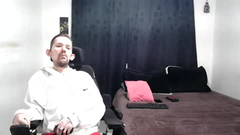 Snapshot of frenchroulette chatting on February 24, 9:53 am Thomas y Sophia online show from February 24, 9:53 am