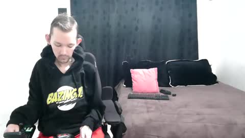 Snapshot of frenchroulette chatting on February 13, 11:50 am Thomas y Sophia online show from February 13, 11:50 am