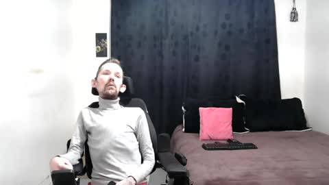 Snapshot of frenchroulette chatting on February 28, 9:47 am Thomas y Sophia online show from February 28, 9:47 am