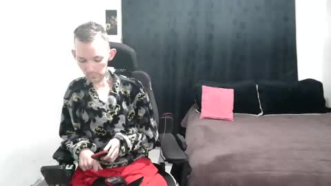 Snapshot of frenchroulette chatting on January 3, 11:14 am Thomas y Sophia online show from January 3, 11:14 am