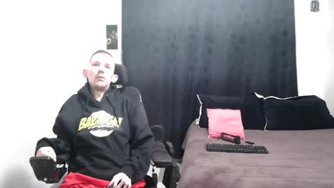 Snapshot of frenchroulette chatting on January 1, 12:33 pm Thomas y Sophia online show from January 1, 12:33 pm