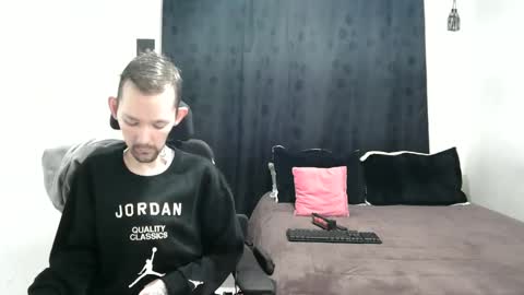 Snapshot of frenchroulette chatting on February 21, 9:02 am Thomas y Sophia online show from February 21, 9:02 am