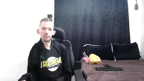 Snapshot of frenchroulette chatting on January 5, 8:10 pm Thomas y Sophia online show from January 5, 8:10 pm