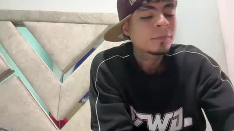 freyva_ online show from December 3, 5:41 am