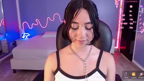 Snapshot of frida_lassi_ chatting on February 26, 7:42 pm frida_lassi_ online show from February 26, 7:42 pm
