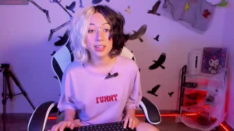Snapshot of frida_lassi_ chatting on October 11, 1:10 am frida_lassi_ online show from October 11, 1:10 am