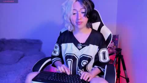Snapshot of frida_lassi_ chatting on October 5, 11:01 pm frida_lassi_ online show from October 5, 11:01 pm