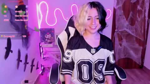Snapshot of frida_lassi_ chatting on October 18, 11:42 pm frida_lassi_ online show from October 18, 11:42 pm