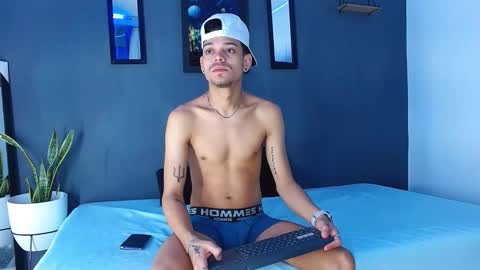 Adam y pitter online show from December 24, 12:00 pm