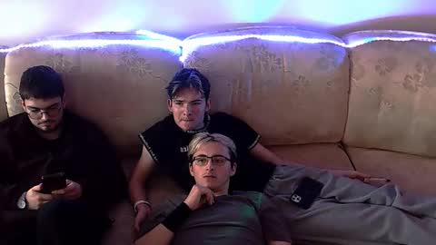 frill1 online show from March 8, 8:18 am