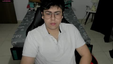 uwu online show from April 19, 11:18 pm