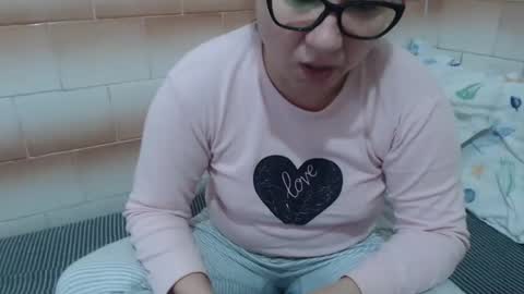 Ella online show from December 17, 6:13 am