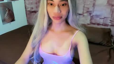 fuckingsexy143 online show from April 19, 8:15 am