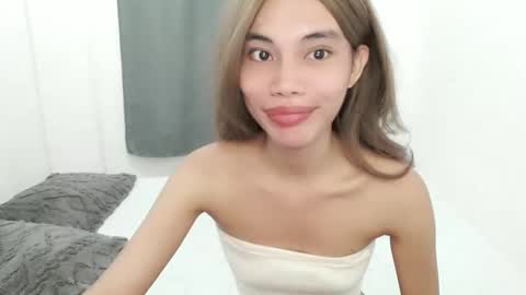 fuckingsexy143 online show from November 5, 12:01 am