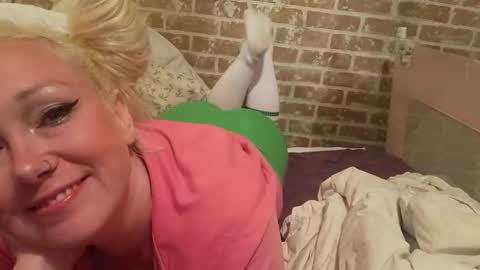 fuckmeharderdaddy371558 online show from June 1, 7:10 am