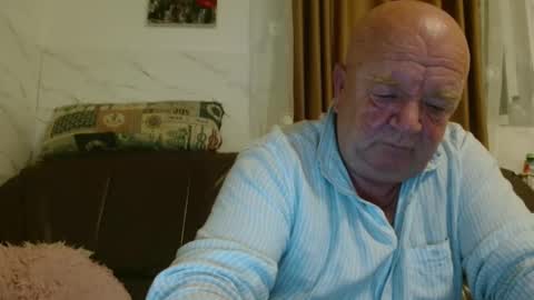 fullballs6 online show from November 12, 3:09 am