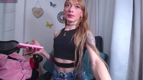 Snapshot of gabbyhills_ chatting on September 9, 11:49 pm  Gabby  online show from September 9, 11:49 pm