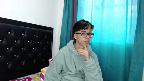 gabriel_x18 online show from March 5, 9:24 pm