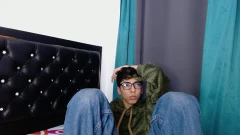 gabriel_x18 online show from March 3, 5:25 am