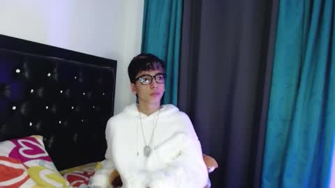 gabriel_x18 online show from February 18, 5:29 am