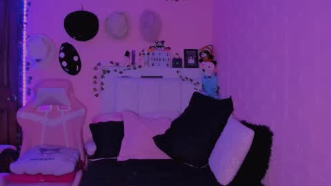 gabyye capprins online show from October 4, 1:03 am